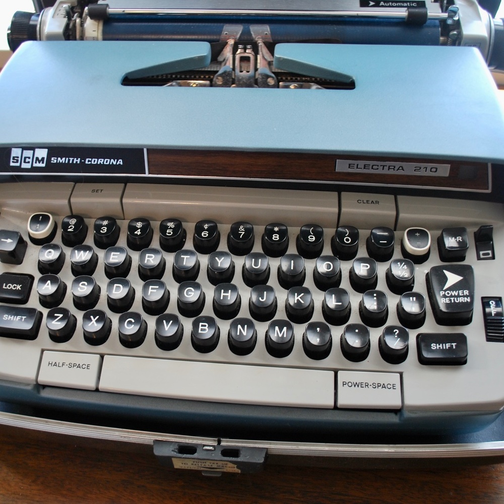 Vintage Smith Corona 210 Automatic Electric Typewriter CLEAN